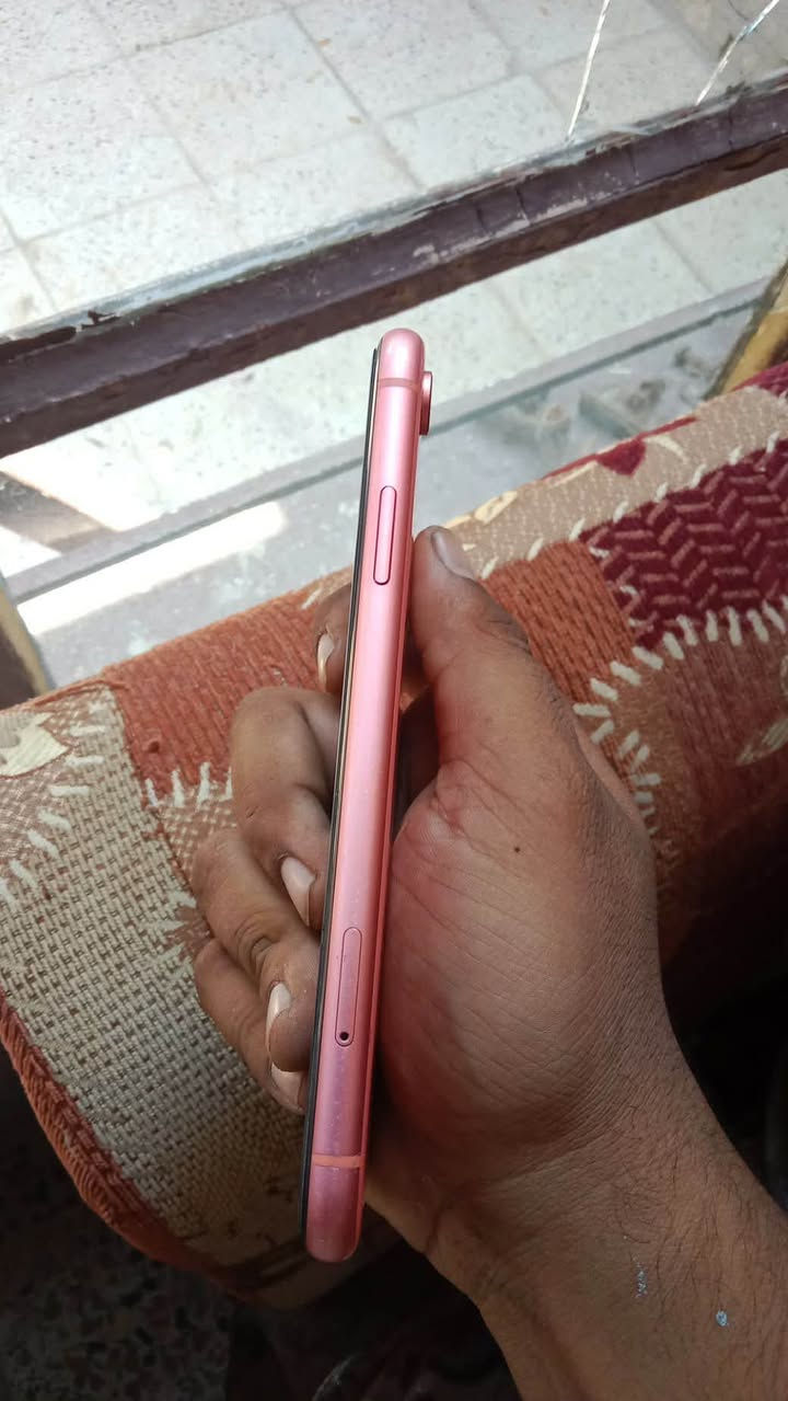 ايفون xr للبيع الشاشه مبدله  ما بيها ولا فطر ولا شي
الذاكره ٦٤
البطاريه مبدله ١٠٠
التعلي والتنصي كلهم شغالات ما بب اي عطل
فيس ايدي مو شغال 
السعر ١٣٥ بي مجال حيل بسيط
*********** واتساب فقط
