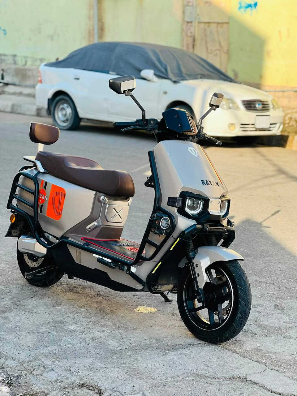 ✨ دراجة الريان – وحش الكون Vip
🚴‍♂️ من الصانع العملاق TAILG العالمية vip 

🔰 المواصفا:

🛞 ملف 2000 حقيقي

🔋 6 بطاريات كرافين كاربون جل كولد – 35 أمبير ⚡ 72 فولت

🚀 سرعة حقيقية 80 كم/س بتحكم 3 سرع

📏 مسافة مقطوعة بالشحنة الواحدة: 70 – 90 كم (حسب الاستخدام والسرعة والوزن المحمول)

♻️ ميزة إعادة شحن البطارية عند استخدام البريك

🔄 نظام الرجوع للخلف R

🛑 بريك هايدروليك دسك بكفاءة عالية

🌀 دبلات هايدروليك أمامي وخلفي – راحة ونعومة على الطرق

📺 شاشة رقمية لعرض المعلومات والسرعة

🔑 بصمة عدد 2 + تشغيل عن بعد

🚨 جهاز إنذار ضد السرقة

💺 كشن سياحي مريح لشخصين

📦 مساحة تخزين واسعة تحت الكشن

🔌 منفذ شحن UPS للموبايل

💡 لد لايت أمامي عالي الوضوح + رماش عالي/واطي

🔴 بك لايت لد بتصميم مميز

🌟 لد أمامي وجانبي نهاري/ليلي عصري

🚦 إشارة رباعية لزيادة الأمان

🦾 استاند عدد 2 (وسطي + جانبي

( ألون بيجي مميز )

(السعر مليون و 300 وبي مجال قليل مو شراي لا تراسل )

***********
