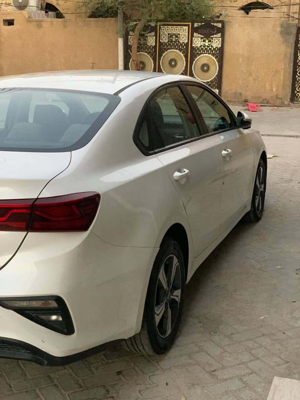 السلام عليكم
كيا سيراتو ١٩ خليجي نص فول رقم بغداد
بيهة فقط جاملغ الهلالي جهة عكس السايق وشويه من الدوسه. وكلشي موضح بالسونار والباقي كفالة للاستفسار هذا رقمي *********** العنوان المثنى / قضاء الرميثة حمزة, القادسية

