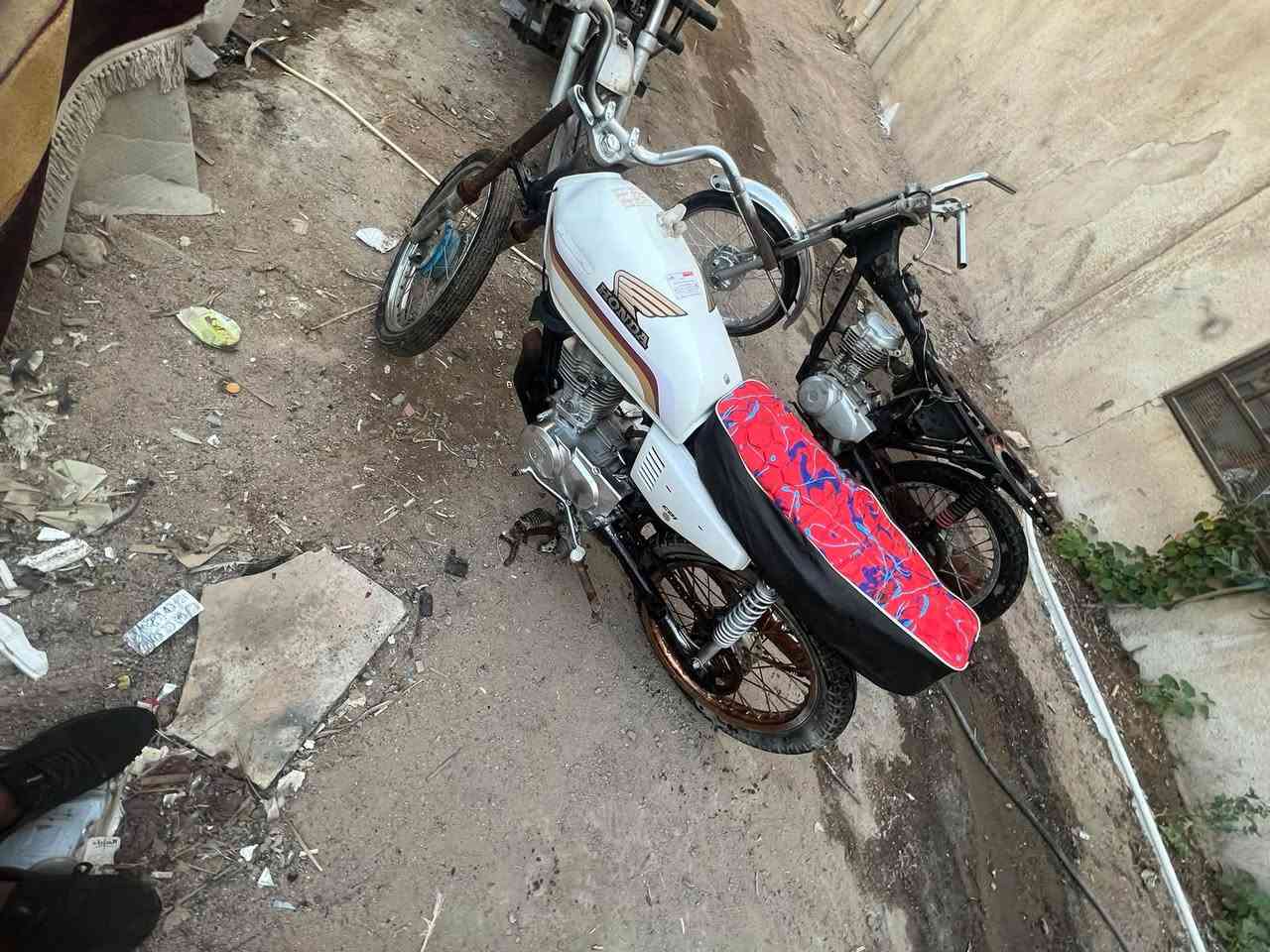 سلام عليكم ايراني نامه للبيع بس يرادله تيوب ترتيب سعرها ٢٥٠ وبيهاًمجال مكاني بصره الطويسه لتواصل ***********
محرك صوته ناعم حلو
