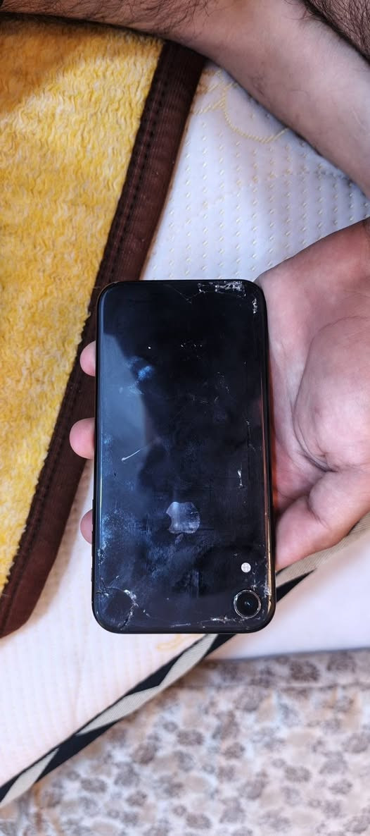 سلام عليكم اكس ار مبدل شاشه اصلي اصلي ما تقره مبدله فول الوانه تخبل ثلث خيارات وبطاريه بلادي ما مبدله 78 شرط اذا مو قطار يرجع الجهاز فيس ايدي شغال 64 تك سيم شغال كامرات فول صوت واضح جهاز بس يعزلو ضهر ابيعه هيج سعر 135 وبي مجال قليل رقم ***********
