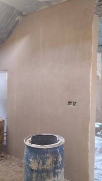 خلفه متفرغ جص وسمنت واجهات طلس . باليوميه مقطوعه عل متر نشتغل 07800242...