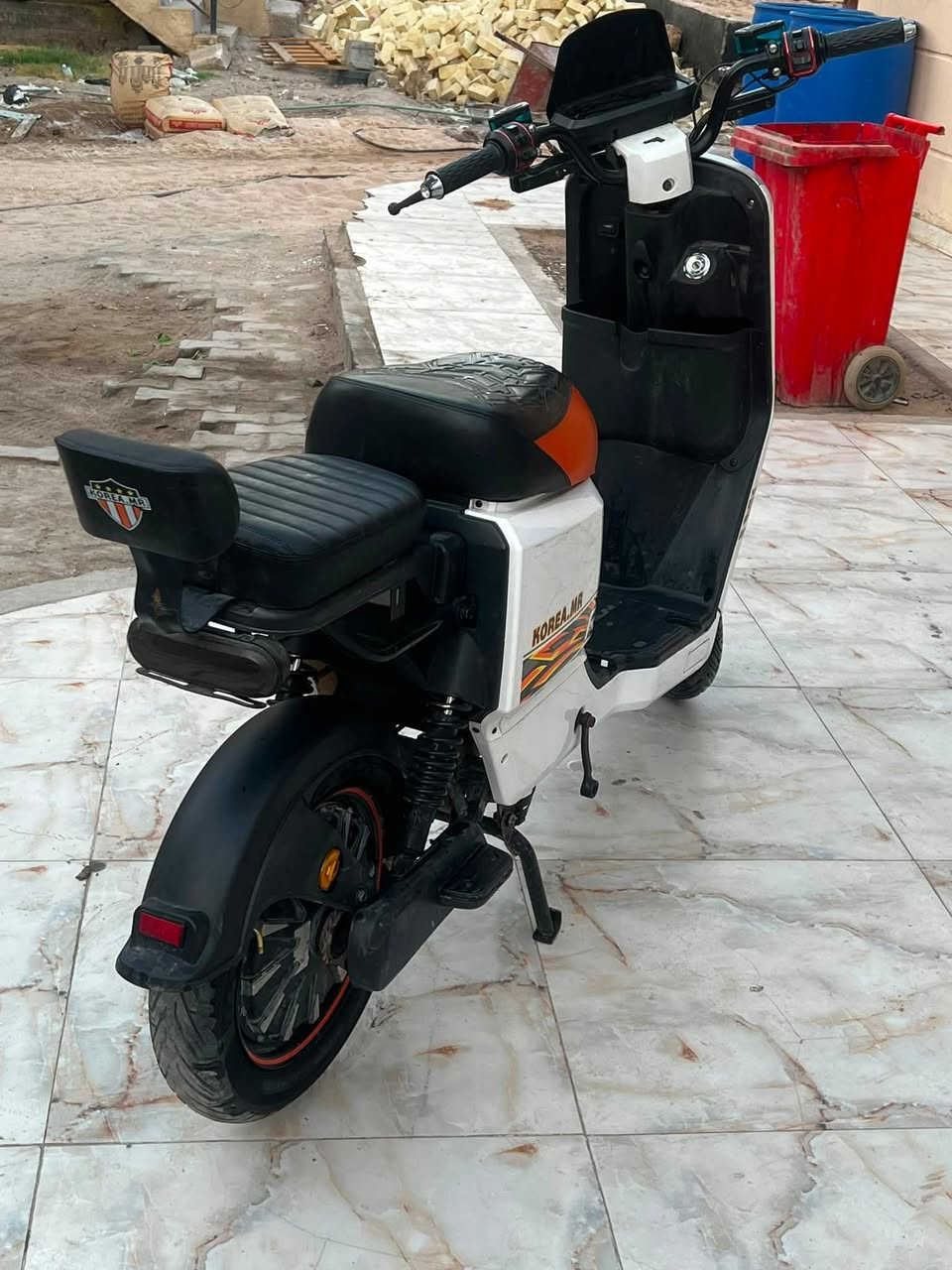 سلام عليكم دراجه شحن R11للبيع السعر 550 وبيه مجال الدراجه جديده وبطارياته غير مستبدله جديده كامله من كلشي المكان البصره ابو الخصيب الرقم ***********
