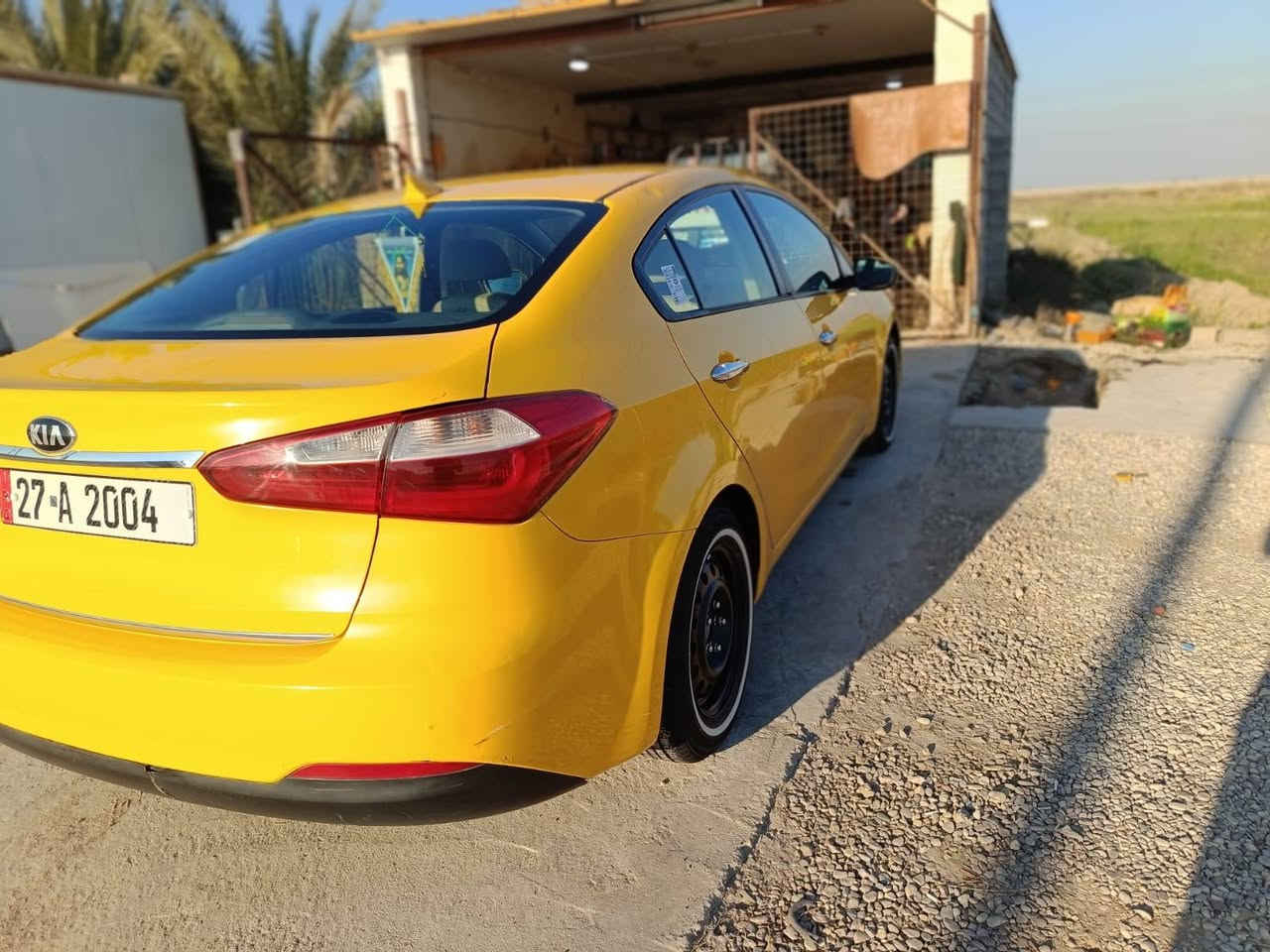 السلام عليكم كيا فورتي للبيع فقط موديل 2016   امريكي حادثها خشم الجاملغ نفسه ومعمر ليبل واحد بدون تبديل  رقم ذي قار بسمي مداور ثاني يوم مصفره هيئه وغرامات خطها جوال  مكاني ناصريه  جاهزه مكينه جديده توني شادها حاويه كير جديد حداديه وره كدام جديده تخم تاير ابو خطيه جديد السعر 100 وبيها مجال  مكلف بانشر رقم صاحب السياره  ***********
