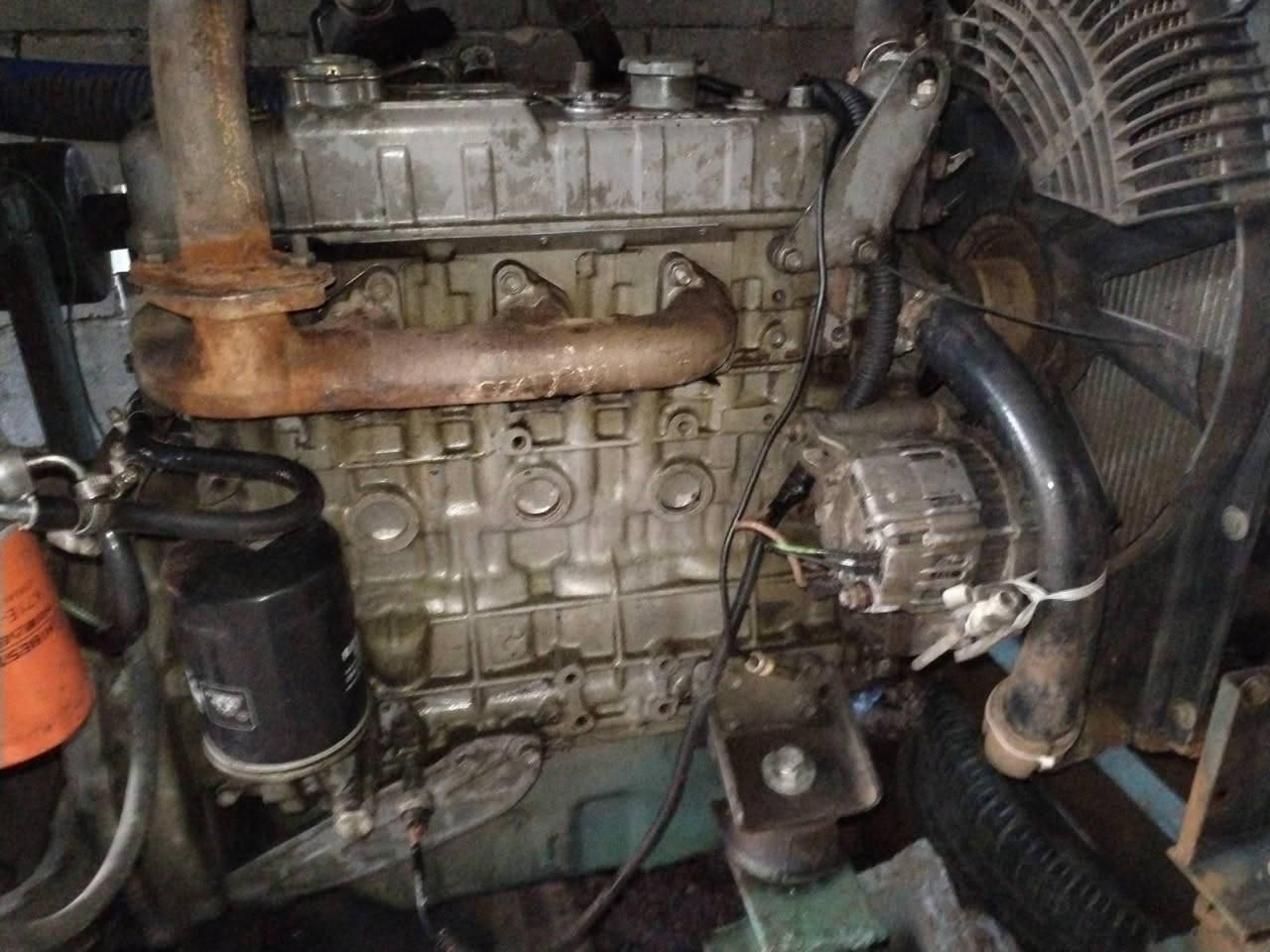 السلام عليكم مولده للبيع انواع ISUZU محرك كلش قوي ونظيف مكفول من التبخير او التنقيص
راس  توليد 50 كيفي
راديتر جديد
ظفيره جديده
شاصي قوي جدا من نوع الحديد الصلب
تصرف بالساعه لترتين كاز
شرط شغل سبالت ثلاث بيوت مرتاحه كهرباء قويه 250.v
***********
