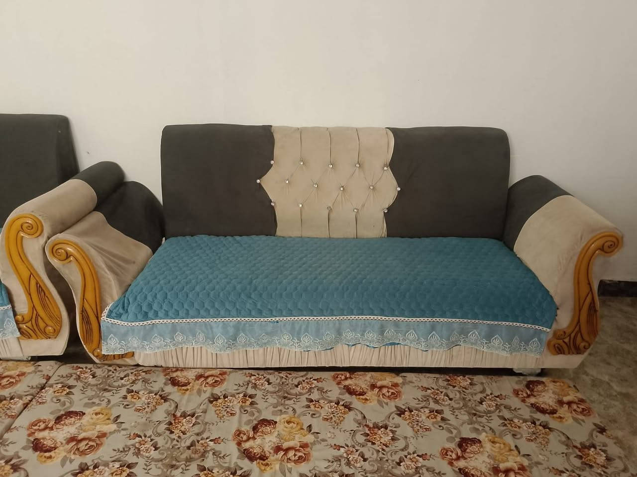 اغراض للبيع الكنتور خمس بوب نظيف 175 الف الكاروك 75 الف التخم  150 الف العنوان ابو غريب شارع السكلات
