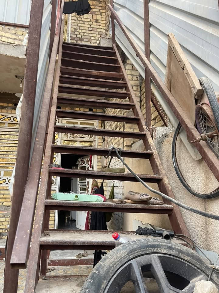 سلام عليكم درج خارجي للبيع عدد البايات ١٩ بايه تجي وتقيمه ويخدمتك مكاني ميسان العرضات ***********
