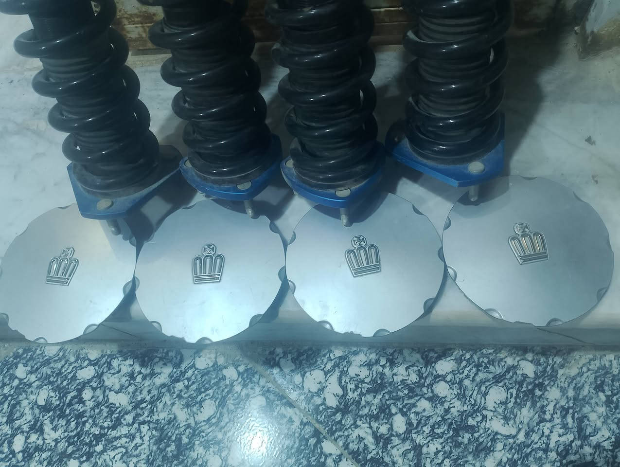كبات ملكة نفطي ياباني 
طخم كبات ملكة نفطي ياباني
طخم دبلات رياضي حاوية ياباني شاهينة ويرهم ماجستا
***********
