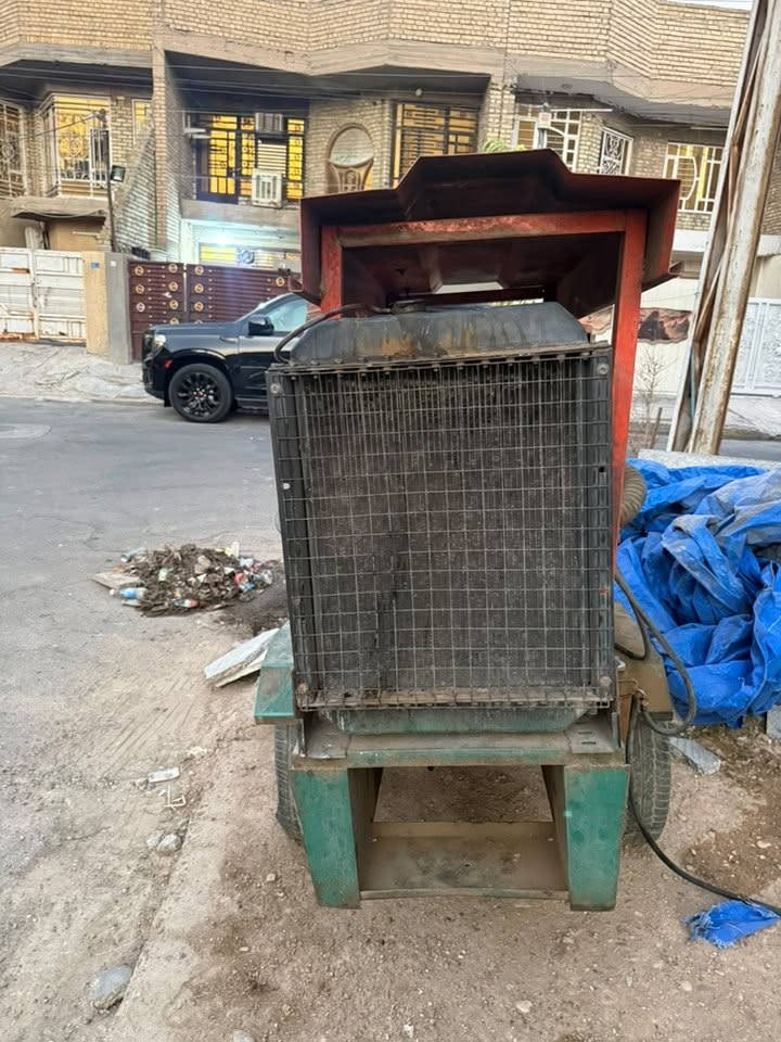 مولدة للبيع محرك كيا ٢٧٠٠ راس التوليد نحاس ٣٠ كي في ثري فيز شغالة بحالة جيدة السعر ١٣ ورقة  موبايل *********** المشتري يتصل ويدلل يجي شغل ويشوف بنفسه

