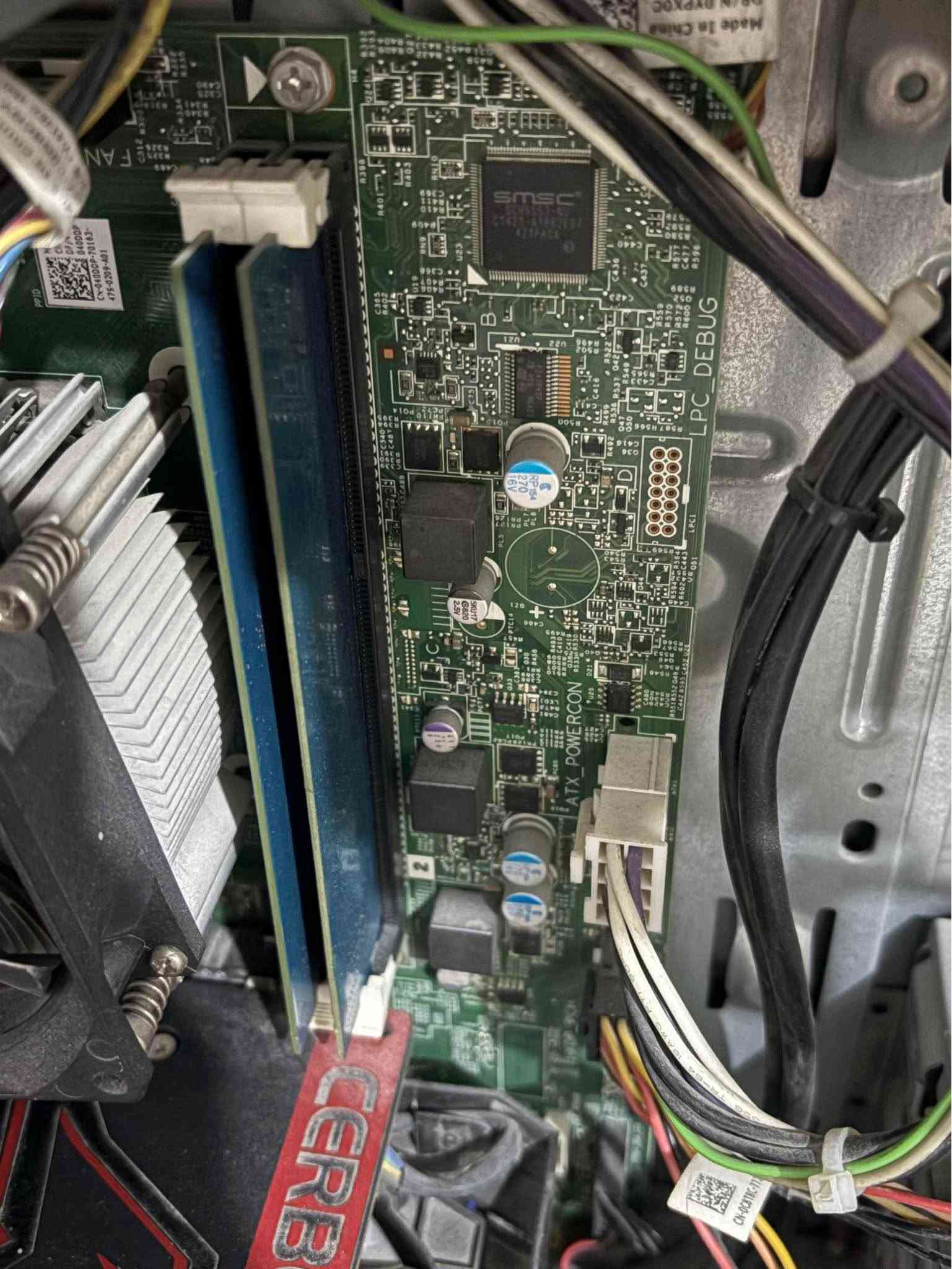 Intel Core i5-4590
* كرت الشاشة (GPU): NVIDIA GeForce GTX 1050 Ti
* الرام (RAM): 8GB
* التخزين:
    * SSD سعة 128GB
    * HDD سعة 500GB
* الشاشة: موجودة ضمن التجميع

السعر 250 الف نهايته
رقم التواصل ***********
العنوان بصرة - المطيحة البصرة, العراق
