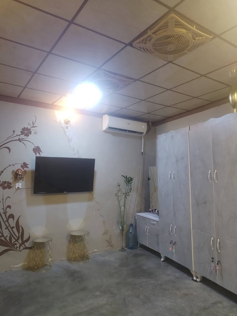 للبيع
بيت ١٨٠ متر
مكون من غرفة نوم ومطبخ واستقبال
وكراج وصحيات وطرمة كبيره
وطابق الثاني غرفة وسطح ستايكر
خدمات فول 
العنوان كركوك العروبه
قرب مدرسة الشعب الابتدائيه
السعر ٥٥ مليون
للمزيد اتصل بالرقم
***********
