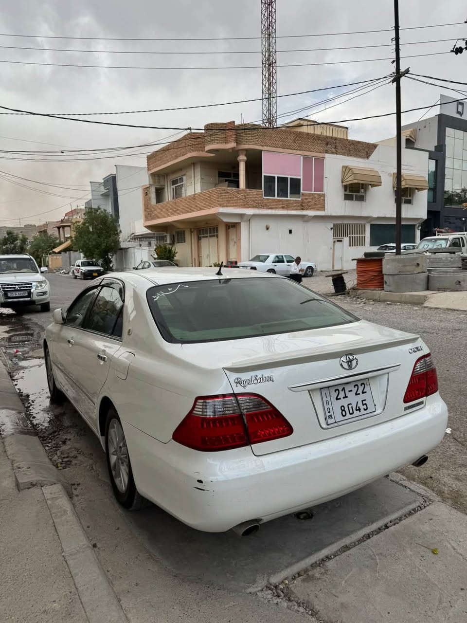 شاهینە ٢٠٠٧ ساج مەلەکی موس موس….
بێ بۆیاخ 
١٨٢ 
سێ دوگمەی پەردە
سوکان کارەبا 
بەسمە رەساسی
چوار تایەی لۆکی لە ژێرە دوو مانگە خراوەتە سەری
سێرڤزی کامل کراوە یەک دینار مەسرەفی تیا نیە سەیارەکە 
سەیارەی ماڵە و هی مەعرەز نیە 
عەتەری TRD
بەس شوێن موسەکانی بۆیاخە 
بێ دەعم و لێدراو 
دەرەوە و ناوی ڕەقەم یەکە سەیارەکە 

موشتەریت تەلەفۆن کە موشتەری نیت سەرمان مەیەشێنە 
لە کەلارە سەیارەکە
***********
