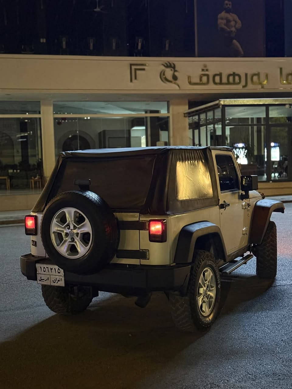 Jeep wrangler 4*4 
2008 
گير و مكينه و دبل شرط 
١ قطعه صبخ بدون دواخل بدون ايرباك 
تحويل و غرامات شرط 
٥٠٠ $ غرامات
٩٨٠٠$ سعر واتص اب *********** سميل, دهوك
