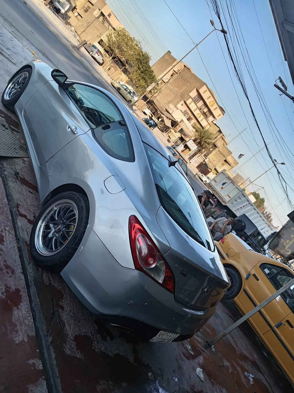 السلام عليكم البيع جنسسز موديل ١٢ سياره قطعه وحده صبغ جاملغ الأيمن فقط بدون حدث مكينه وكير بل جيس صدرها جديد تخم تايرات تبريدها ويا السويج سياره مواصفات معروفه مكينه ٧ و٨٠٠ سياره كل نقص مابيها سعر ٧٥ مكان بياع تقاطع درويش رقم***********
