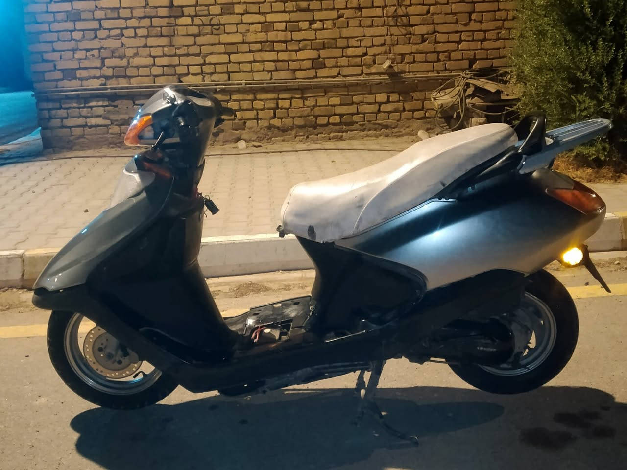 سلام عليكم دراجه سبيسي البيع مكان الدراجه كوت قضاء الحي السعر200وبيه مجال 
دراجه مكفوله من سرقه وحادث

الرقم***********
