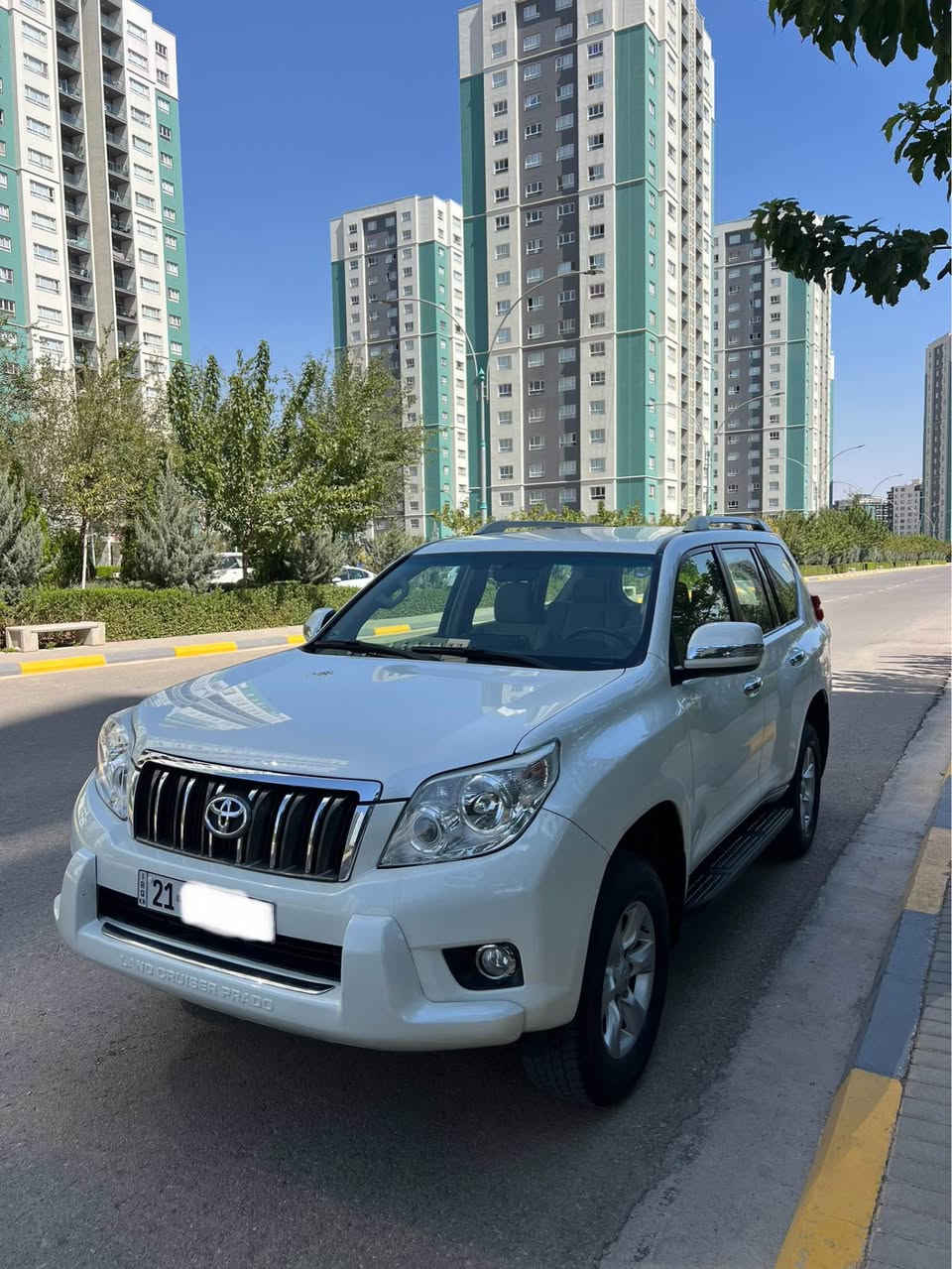 Toyota Prado 2011 TX.L 
تۆیۆتا پرادۆ ٤ بستۆن سپی بێ بۆیاخ ڕەسمی سۆنەرەکەیم داناوە  
دەبڵ ئەکسل ئۆتۆماتیک تەبرید مەرکەزی سەلاجە ٤ جام ئۆتۆ 
سەیارەکە زۆر تازەیە ٢١٧ هەزار کیلۆمەتر ڕۆشتوە 
مەکینەی کراوەتەوە  هیچ نوقسانیەکەی نیە  بە شەرتی گێڕ و مەکینە و تەحویل و  خرامە  
ڕەقەم سلێمانیە  
نرخی ١٨٨  گەڵا مەجالێکی کەم 
 ژمارەی مۆبایل  whats up  
 ***********
*********** السليمانية, العراق
