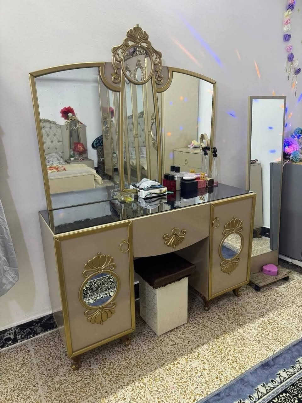 غرف نوم تركي للبيع نضافه 100/ 
لتواصل ***********
