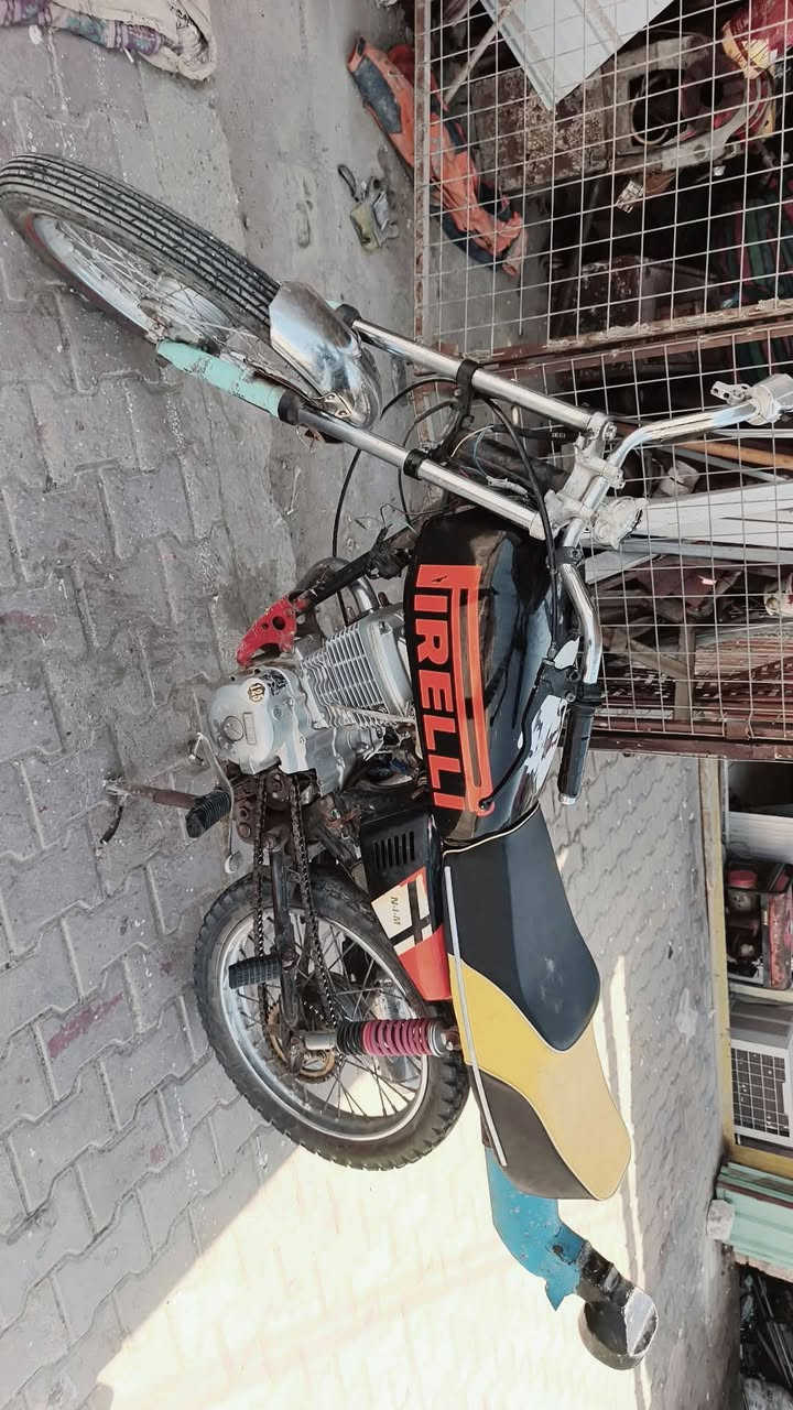 إسلام عليكم دراجه نامه محرك زنجيل أصل نضيف ما مفتوح بدل بستم فقط دراجه حلوه نضيفه كلك مكفولة عشاير مكاني ناصرية سيد دخيل سعر ب ٤٠٠وبيهه مجال رقم *********** مو شراي لاا تعبني طلع گبل
