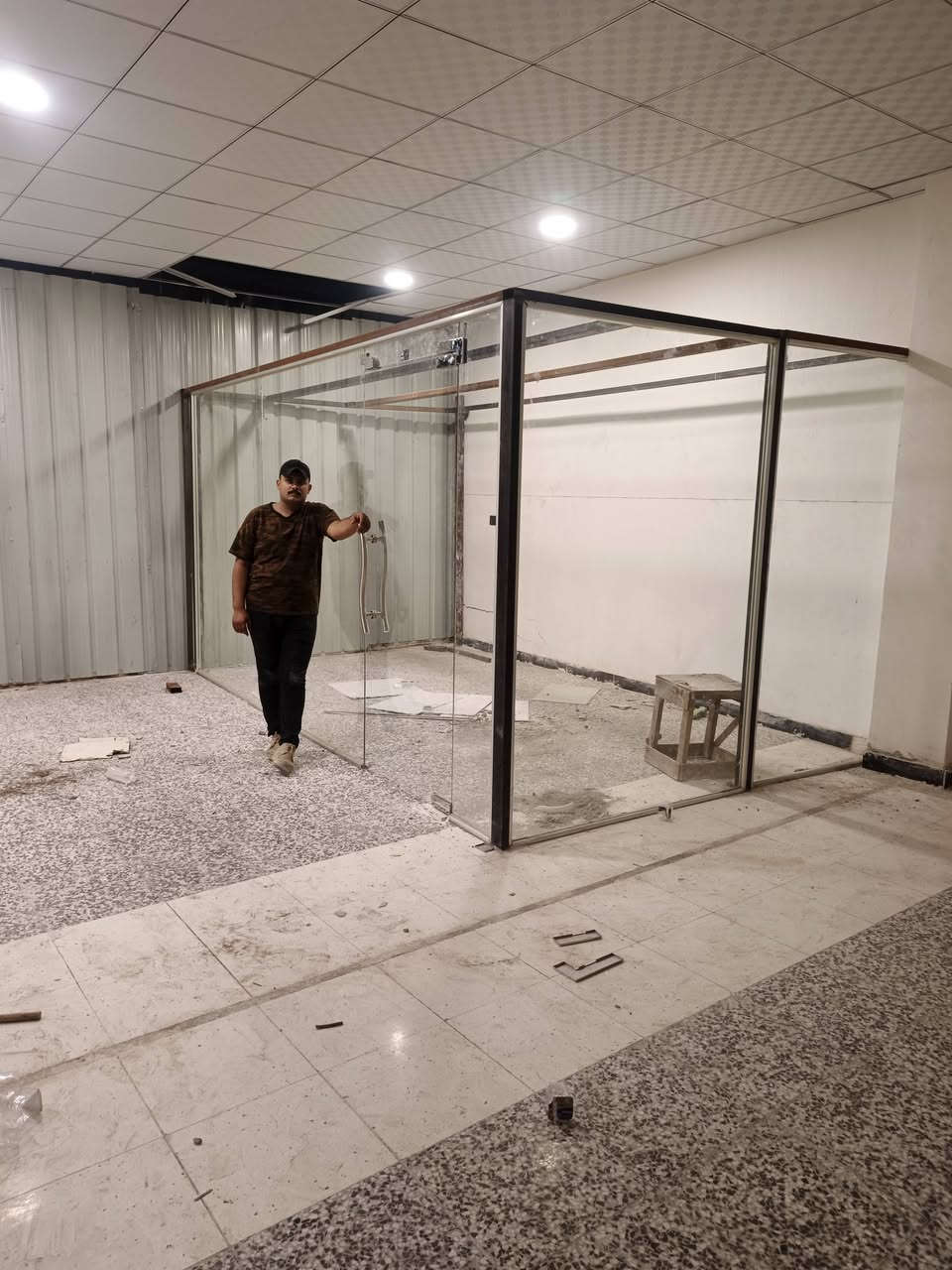تم عمل جام خانه 10 ملم مقسئ حسب الطلب مستعدون لعمل الزجاج والالمنيوم جميع الموديلات الفخمه اذا كان لديك اي استفسار  اتصال علئ الارقام التاليه *********** 
*********** حمزه القريشي
