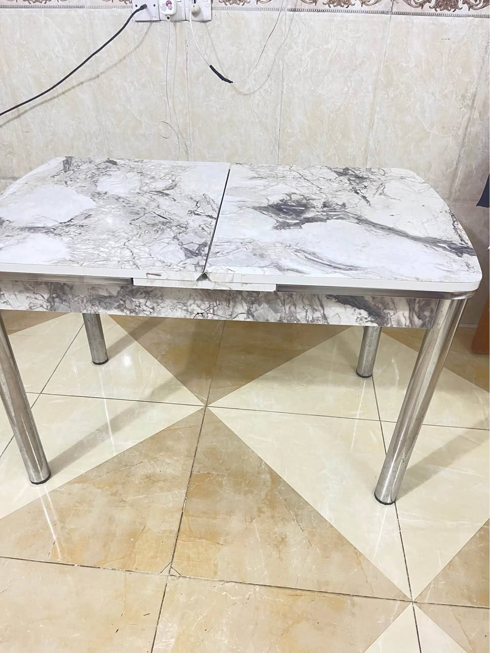 للبيع  طباخ كريازي المصري الاصلي كله شغال درجه اولى  مع الفرن شغال  السعر ٥٠٠وبي مجال مع  ثلاجه حجم ٢٤ارجللك الاصلي  نظام اقتصادي للكهرباء اي عيب مابيه نظيفه جدا السعر ٤٥٠وبي مجال بسيط *********** خناقين, ديالى
