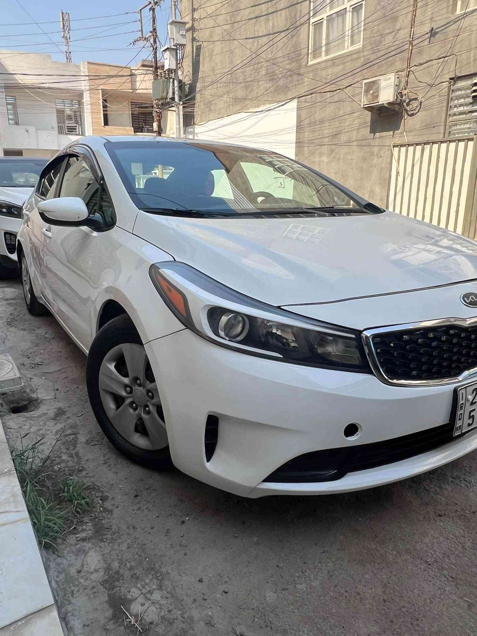 السلام عليكم 
كيا فورتي 17 امريكي ماشية 94 الف كير محرك مكفول سيارة جاهزة ليبل واحد السعر 103 مكاني بغداد الدورة 
***********
