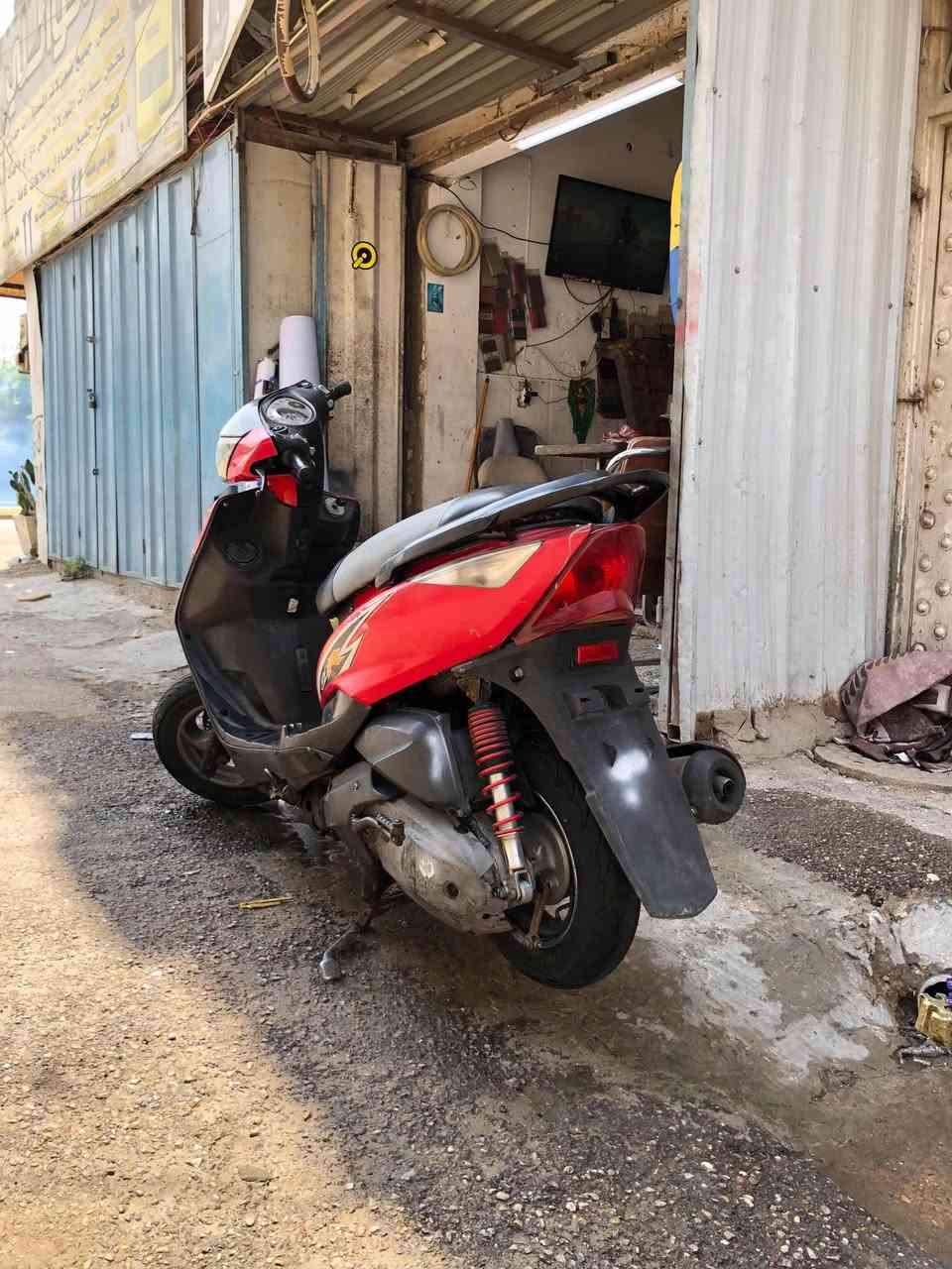 السلام عليكم شباب دراجه ثعلب للبيع دراجه جديده بمعنى الكلمه كهربائياتها كلها شغاله نكرا سلف باي وقت جيب فيتر وتعال افحص دراجه خير من الله سعره 550 وبيها مجال شيء بسيط مكان الحريه هذا الرقم ***********

