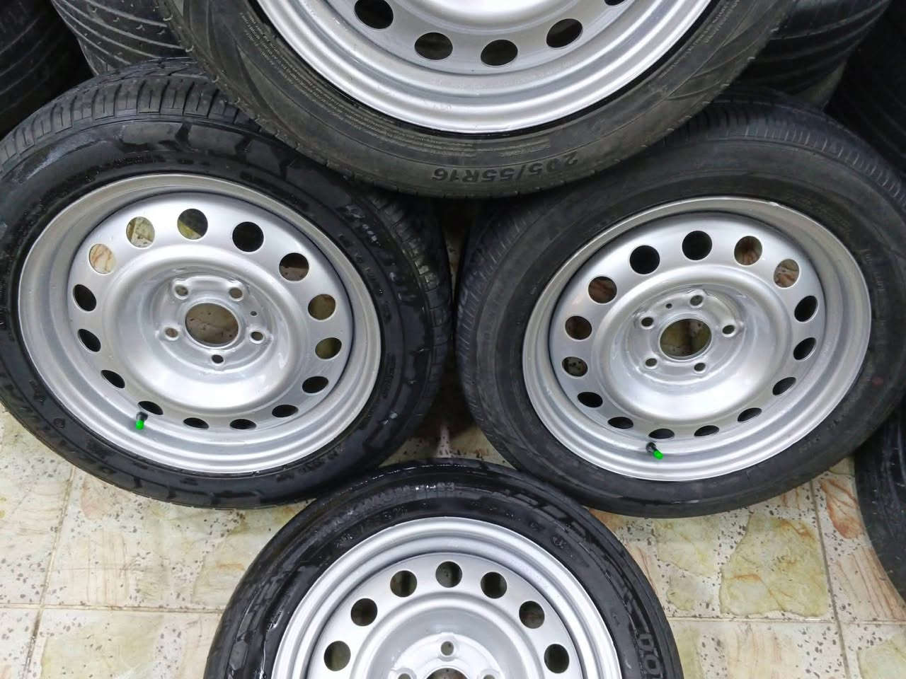 السلام عليكم ويل عادي حجم 16 كوري
مصبوغ سلفري جديد تايرات نضافه 70 
بيع او مراوس السعر 250
النجف مكتب الرشيد شارع صياغ الذهب 
***********
