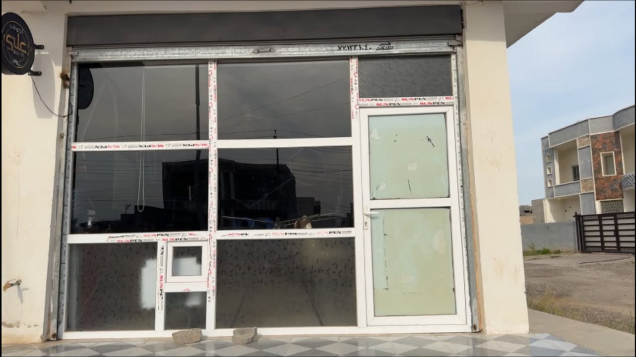 السلام عليكم 
الجام خانه للبيع 
4 أمتار عرض 
4 أمتار طول 
السعر 250 وبي مجال 
***********
