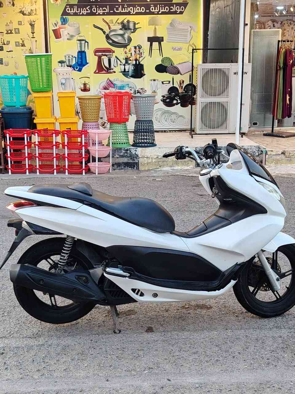 للبيع فقط pcx
جيل اول مكينة وكهربائيات كلها كفالة الدراجة جديدة ماخذيها رمبة يرادلها فقط ترتيب شي بسيط للكفرات 

السعر 8 اوراق قفل بدون عمله

المكان/كوت/العزة الجديده/للاستفسار اتصال فقط غير متواجد ع الفيس ***********
