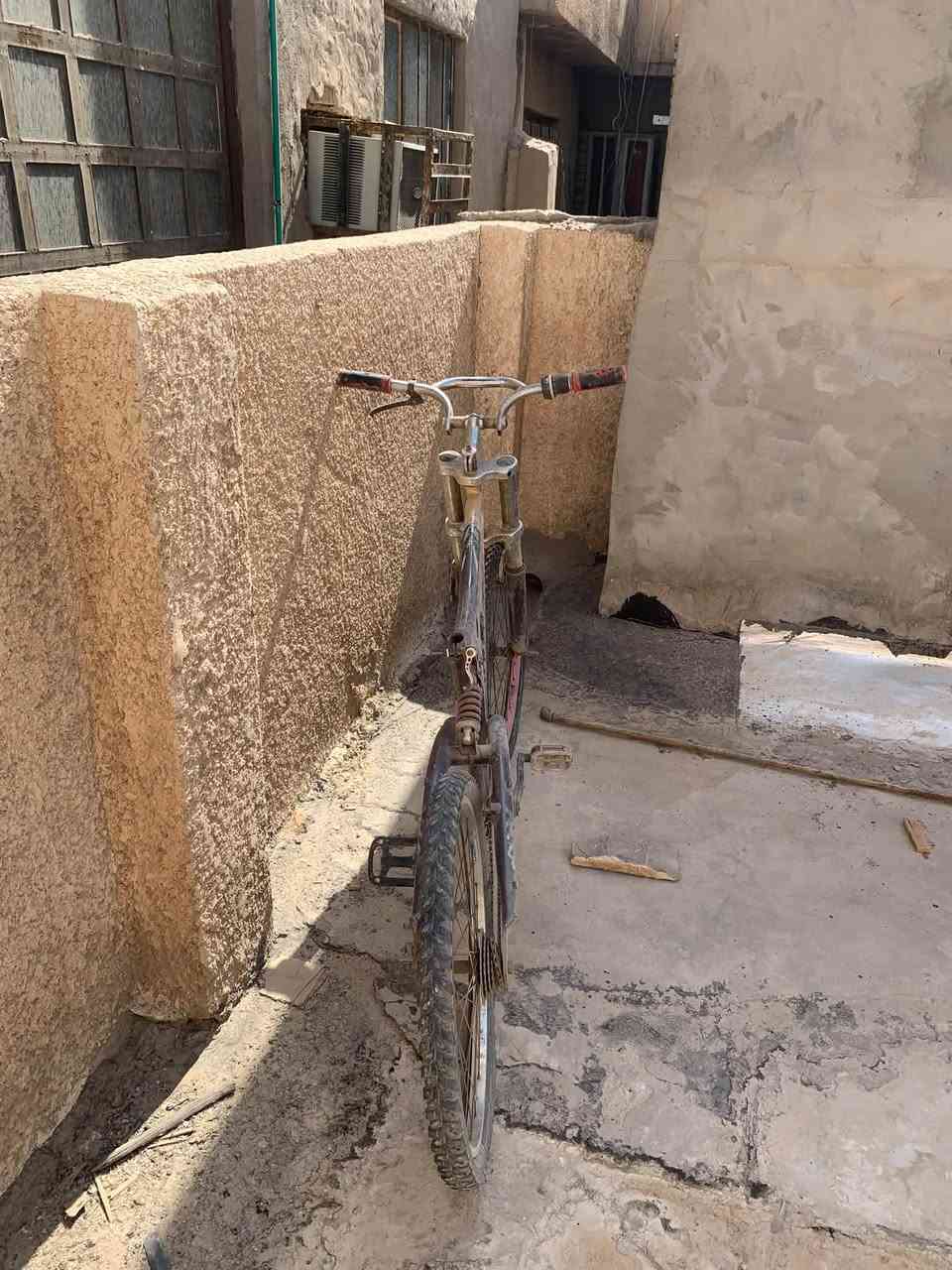 للبيع قيم واخذ بايسكل 20 اصلي يطبك والثاني همر 26 اصلي مكاني بغداد السيدية ***********
