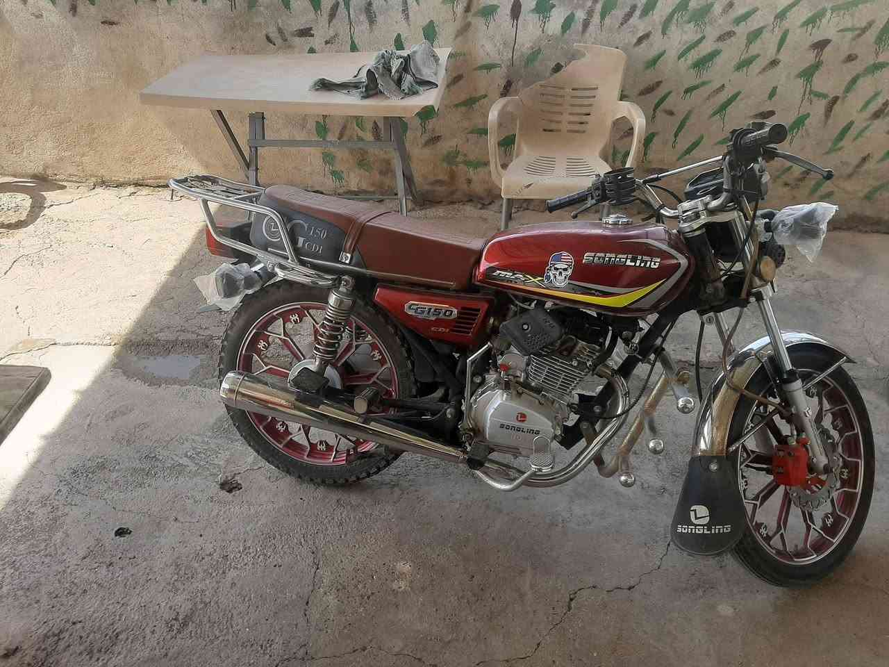 السلام عليكم موطور سونك موديل 24 حجم المحرك 150 المحرك مامطخوخ سبانة شرط شلعة ومعدل  تجي جيكو كامل ولشراي هلا بيك بكل وقت رقمي ***********
