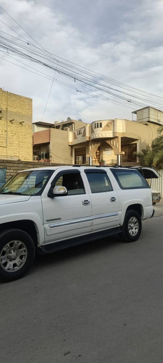 السلام عليكم 
اخوان جمسي ٢٠٠٢ السياره كير محرك اكسل خير من الله تخم تاير سبير عدد٢ سياره خير من الله وما عوزها شي بس بطانه مال باب السياره معروضه ٨٠ ورقه وبيها مجال رقم المبايل ***********
