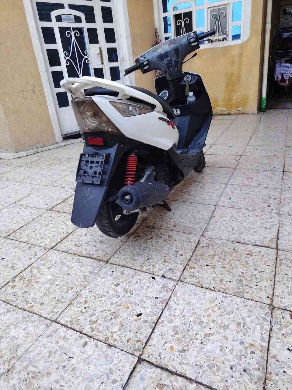 دراجه ثعلب كابريتر شغاله سلف هندر جيج بانزين كهربايات كامله شلعه معدل نكره وين متروح نقصه  قفل جنطه فقط  اسعر 550 بغداد الحريه ***********
