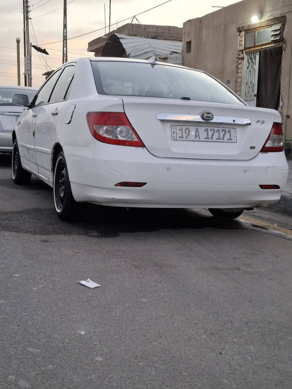 السلام عليكم
BYD.f3
السياره حلوه شوفت عينك.
بيه الجملخ الخلفي اليسر.
ولباقي كفله.
كير عادي. 
تخم تايرات جديد.
زوج مازدات وبك ليت جديد.
السعر58.وبيه مجال. 
حك الجيه.
المكان كربلاء. 
الرقم:***********.
