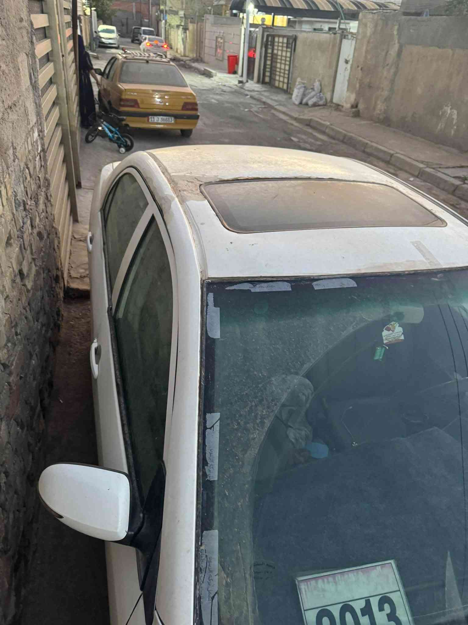 سلام عليكم  سيارة موديل 13 G3 كير عادي محرك يبخر ومبدل بابين جة الايمنة تبريد ثلج سعرها 38 مكاني بغداد زعفرانية بسمي ابيع شرط تحويل والي يشتري يجي يكلب السيارة ويشوف بعينه وان شاء الله ما اقصر بالي يجي ***********
