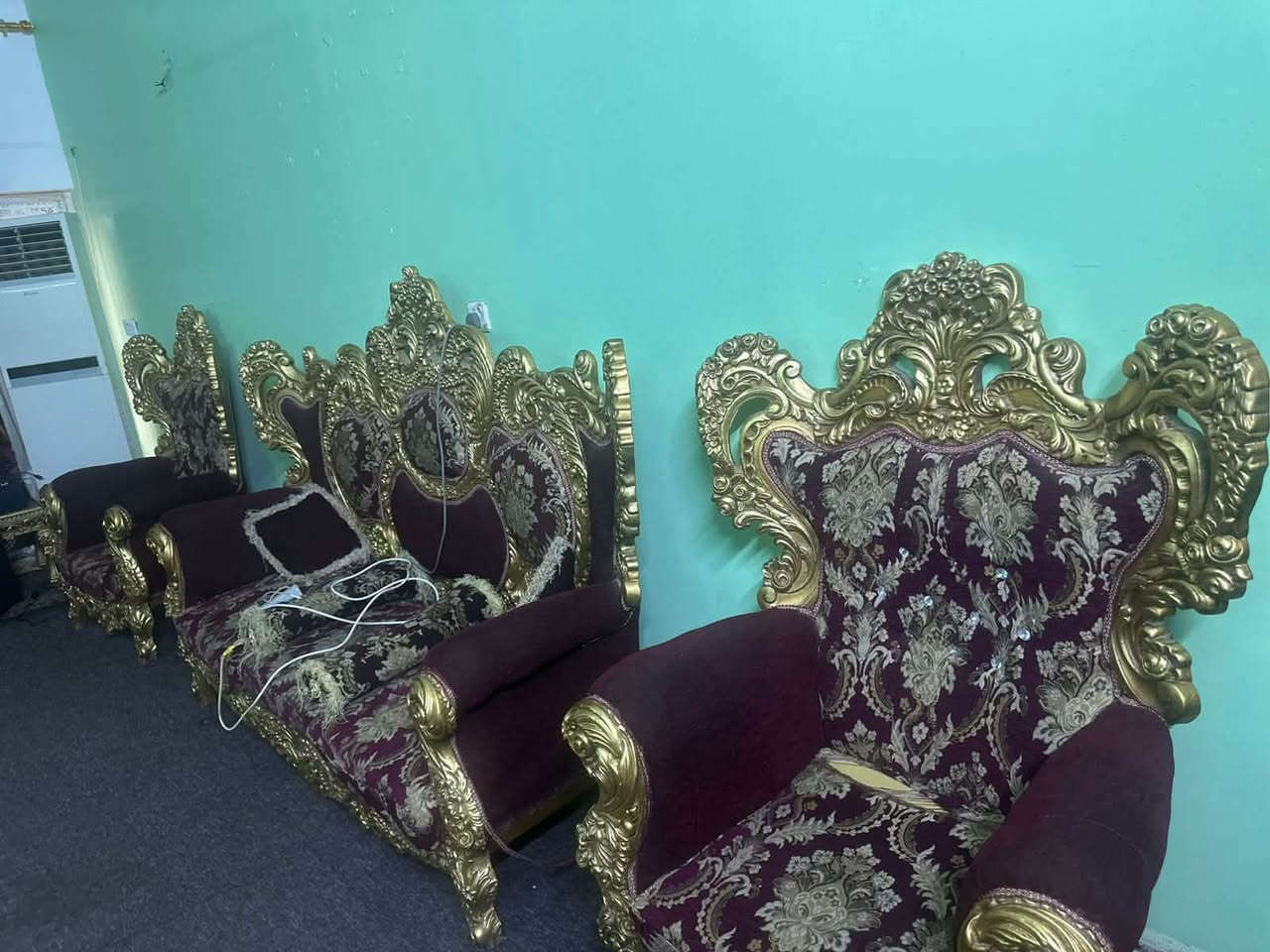 للبيـع …
***********
