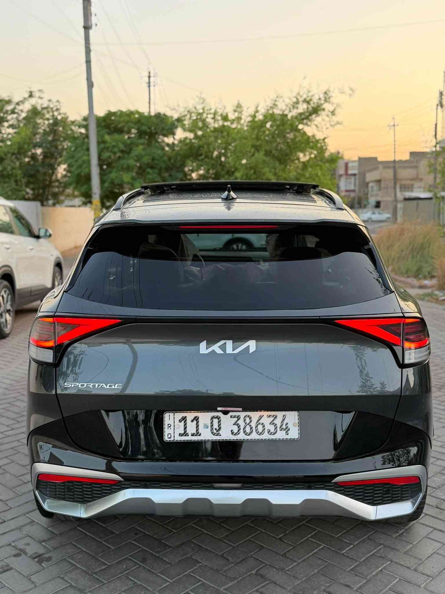 2023 kia sportage. (Vib) SX- داخل احمر❤️prestige
اعلى فئه برستيج جديده 

وارد امريكي طخه فقط بلباب وهلال الجاملغ

مواصفاتها :

1. محرك 2500

2. كير 8 نمر 

3. بانوراما

5 كامرات محطيه

1. بصمة : تشغيل - ابواب - صندوك

2. صندوك كهرباء

كشنات تدفئه و تبريد

1. شاشة كبيرة على طول الدشبول دجتل كامل

2. كيجات الكترونية متغيرة حسب الوضعيات

3. انظمة القيادة : سبورت - سمارت - نورمال

4. كشنات داخل احمر المرغوب

5. كراسي كهرباء فول تحكم مع كشن ميموري

6. اضواء ترحيب عند الاقتراب مع ترحيب داخلي عند الصعود او المغادرة

7. شحن وايرليس

8. منافذ تايب سي عدد 3 مع 2 في الكشنات ومنفذ يو اس بي ومنفذ جداحة

9. هاند بريك بصمة

10. اوتو هولد

11. كاميرات عدد 5زاوية 360 مع كاميرات بالاشارات الجانبية مع وضعيات مختلفة للكاميرات

12. فول رادارات امامية وخلفية وجانبية

13. تحديد مسار ذكي

14. قيادة أليه ذكية

15. نقطة عمياء

16. كروز سرعة

17. تبريد وتدفئة كشنات مع تدفئة ستيرن

18. سستم صوت هارمان كاردون

19. خزن كشن سائق ميموري وضعيتان

27 وضعيه تغير صوت المحرك

1. اشاير بالمري

2. تشغيل عن بعد

3. شاشة لمس متغيرة لتحكم الميديا او لتبريد

4. ستيرن فول تحكمات

السياره فول ١/١

للبيع فقط بدوون مراوس السعر 198
***********

