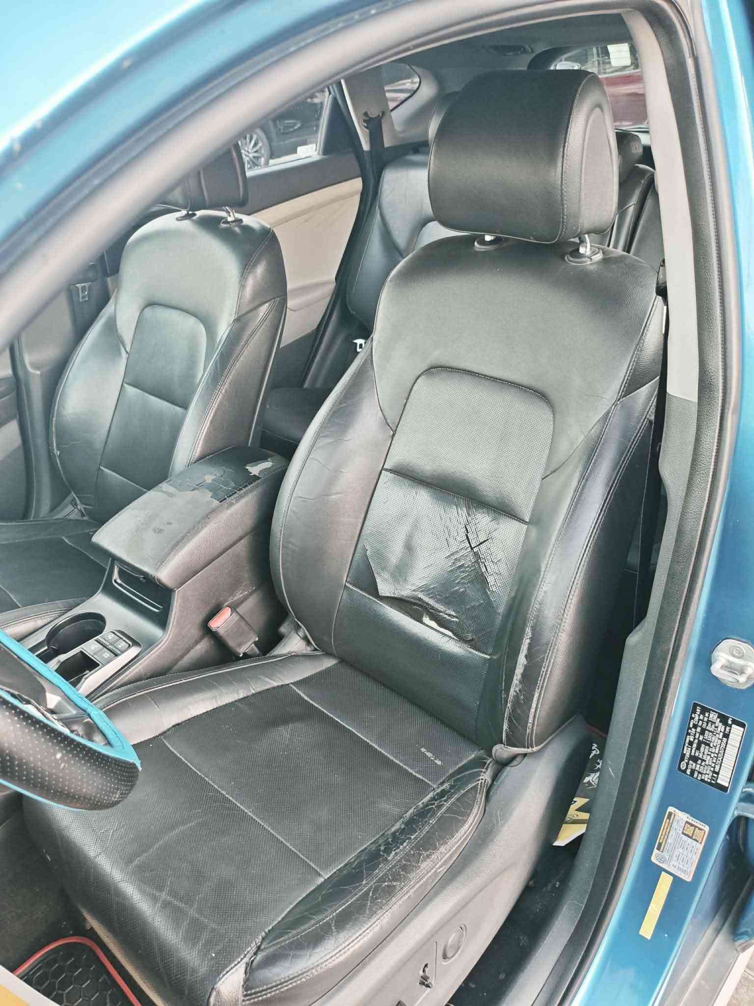 توسان موديل 2018 ليمتد 
محرك 1.6T AWD 
فول مواصفات 
كراسي جلد 
مقعد سائق كهربائي
تشغيل عن بُعد
دخول وتشغيل ذكي
مثبت سرعة
تحكم بالمقود
كاميرا خلفية
حساسات اصطفاف
تحكم إلكتروني بالمناخ
شاشة ونظام ترفيه
تحكم بالمقود بالصوت والاتصال
أنظمة ثبات وجر
مراقبة ضغط الإطارات
إضاءة نهارية
فتحة 
حساسات امامي خلفي  
باقي المواصفات الأخرى 
مكان السيارة بغداد 
للاستفسار *********** واتساب
