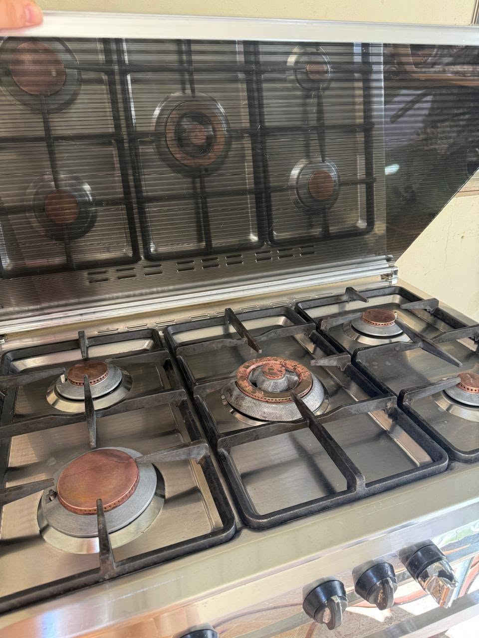طباخ إيطالي مستخدم ب300 وبي مجال ***********
