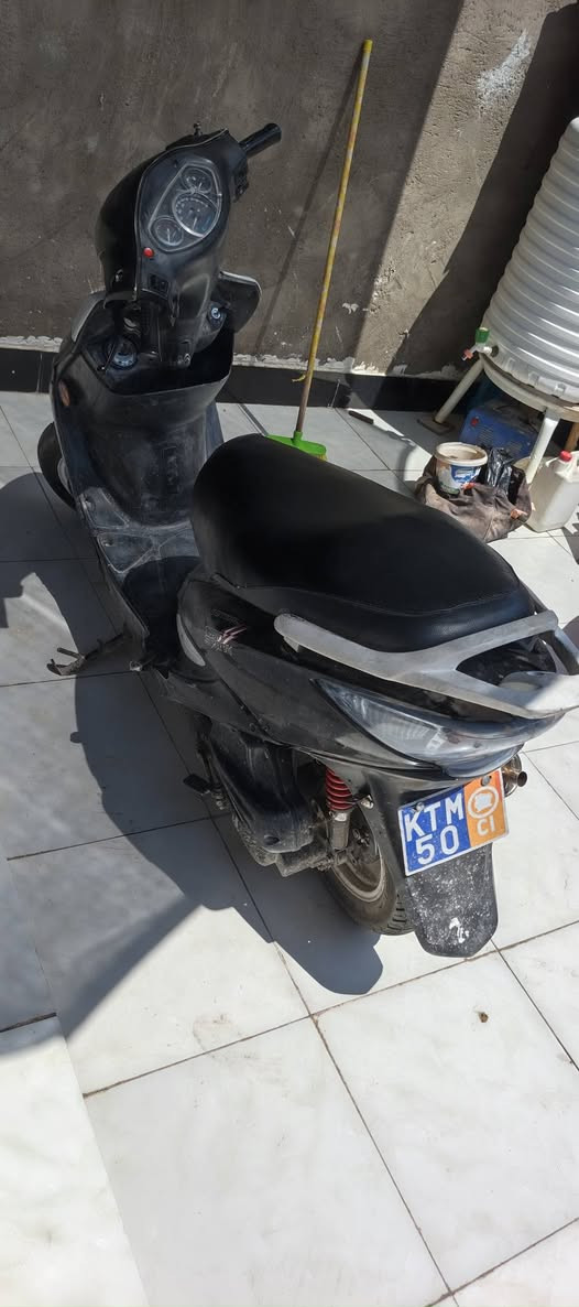 كامكوG4 الدراجة مفتوحة مرة وحدة الدراجة عليها صالنصة رياضي الدراجة شلعة ومعدل السعر 375 وبيها مجال ***********
