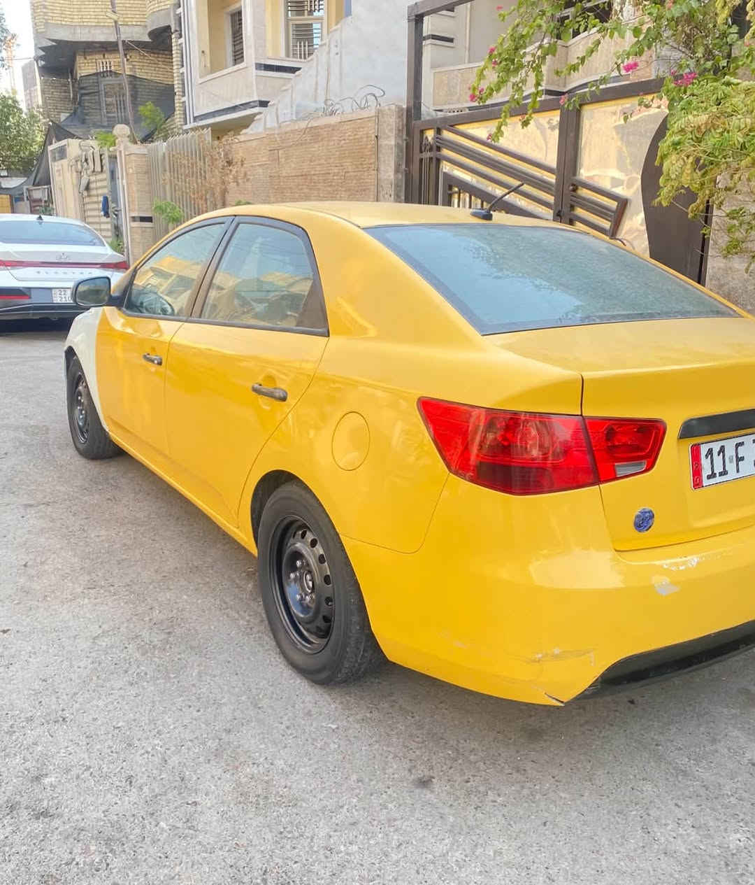 السلام عليكم 
فورتي ٢٠١٣ امريكي مكينه ٢٤٠٠ دوش رقم بغداد انكليزي انضربت عندي جاملغ وحافة البنيد وابيعها على وضعها سياره مكينه كير بلكارتون تبريد ثلج حداديه تخم تاير جديد جواهه مدوشمه عام سفاري كشنات وكاعيه وتنته وصندوك رايدها ب٨٥ وبيهه مجال مكاني الزعفرانيه ***********
