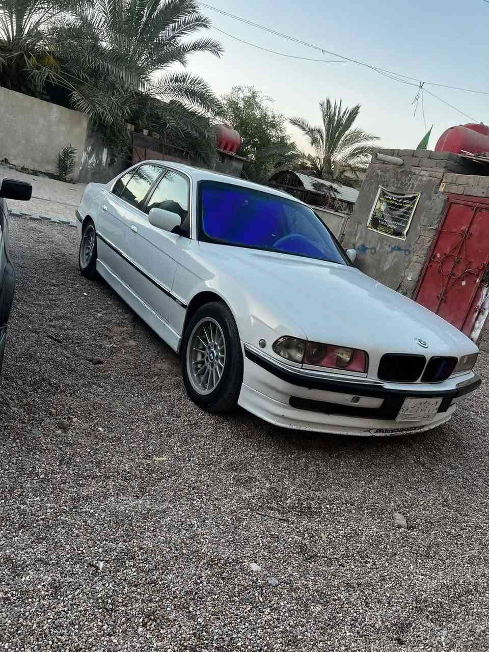 ٧٤٠ موديل ٩٧ اصل ٤٠ مصبوغه عام جماليه حداده تبريد تخم تاير كله جديد السياره جاهزه مابيهه اي نقص كلشي شغال بيهه الجاملق صفحت السايق يرادله صبغ توحيد لون مبدل بنين وجاملقات نفس اللون سعره.  75  مكاني بصره قضاء المدينه  سياره بسمي  تحويل ***********
