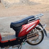 لا تفاصيل • دراجة نارية