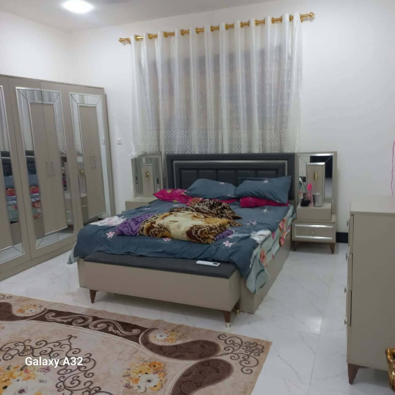 بيت للبيع في منطقة حي الثورة ١٠٠ متر طابقين بناء حديث مثل ما موضح بالصور بيت جاهز كلشي ما بية نقص مطلوب اسكان ٥٢ مليون وتسديدة الشهري ٣٥٠ الف

للأستفسار اكثر اتصل هنا او تواصل واتساب ولطفاً بس الشراي يراسل مو شراي وتحب تسأل لتراسل ***********
