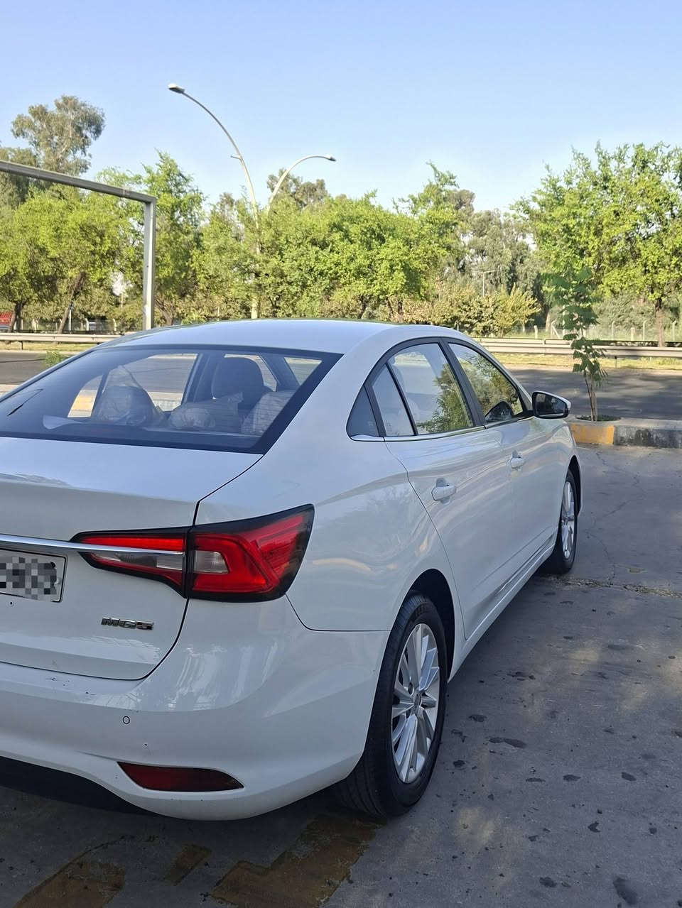 السلام عليكم
للبيع MG5 2023
لون ابيض ماشيه 49 الف
كير اوتماتيك
صار بيها طخه خفيفه براس جاملغ
بوند مبدل بلادي وخشم جاملغ صبغ 
مواصفات نص فول 
بصمه بصمه ابواب بصمه صندوق
لايتات زيلون لد + بك لايت لد 
شاشه كبيره + ويل كب 
كامره خلفيه +حساسات خلفيه
بلاجكتور كشافات اماميه
اشاير بالمري +تحكمات ستيرن
نظام مثبت سرعه + نظام مانع انزلاق
وبعد هواي مواصفات
لمعرفه السعر اتصل  على الرقم التالي
***********
