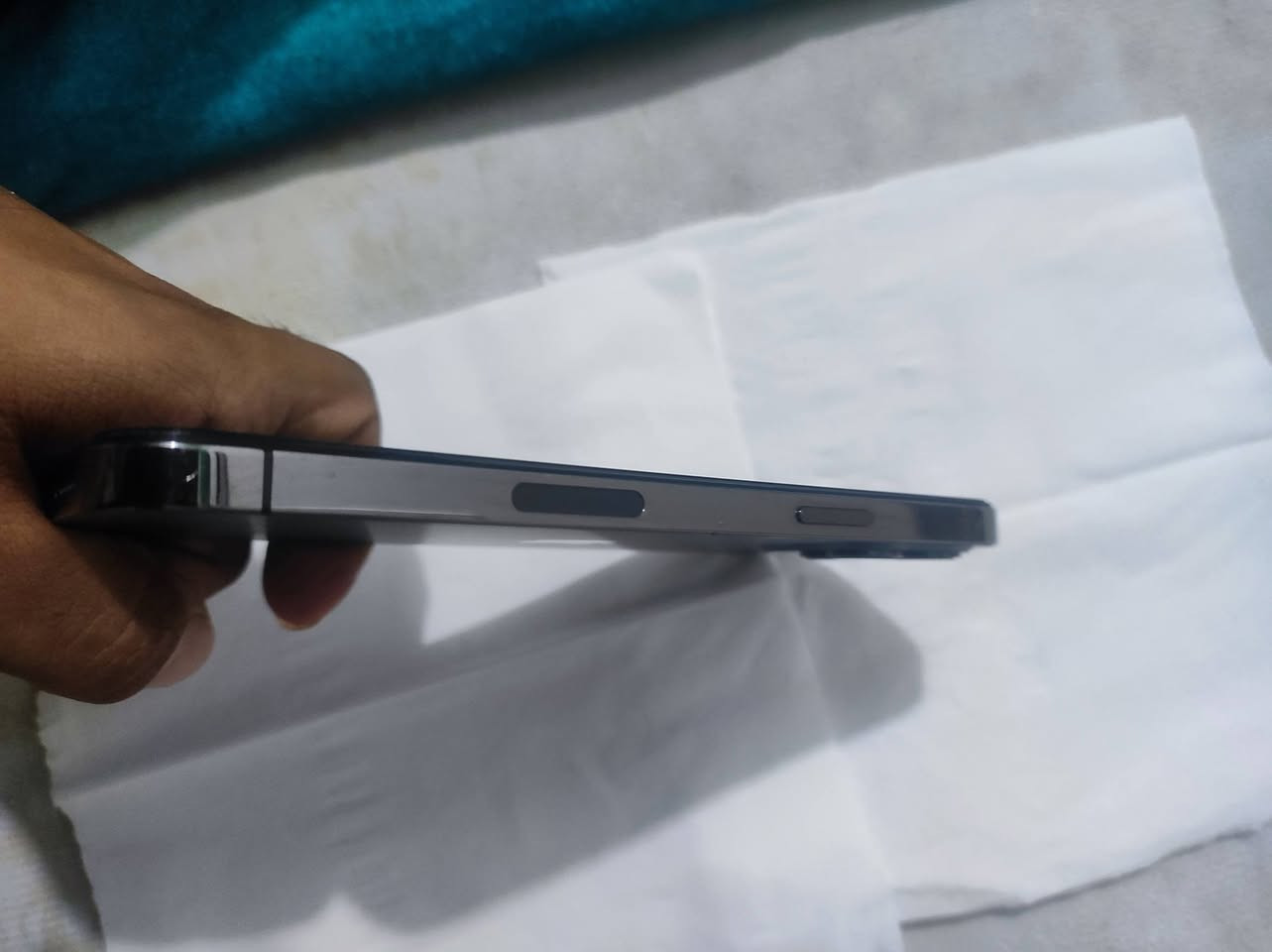 السلام عليكم
للبيع ايفون 12 برو ماكس 
الجهاز نظيف 
مستبدل شاشه نوعيه متوسطه 
وبطاريه مبدله100٪
وكع مني وصار بل شاشه هيج 
ذاكره 256
دبل شريحه 
فيس ايدي شغال 
كلشي شغال عل فحص فقط الشاشه بيه سواد
ألسعر 300وبي مجال حگ الجيه 
العنوان النجف رضويه 
الاستفسار 
***********واتساب واتصال
