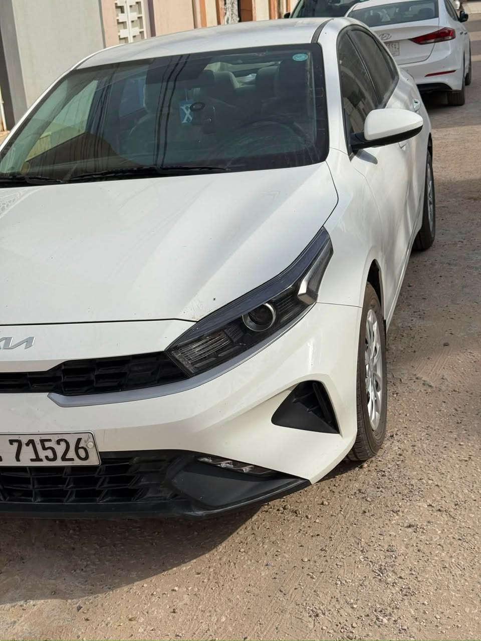 كيا سيراتو موديل 2023 السيارة خليجيه كفاله 
مكينه 2000 دوش تبريد قطعتين تحكم ستيرن جهتين شاشه وكامرة وحساس خلفي ولد نهاري ليلي مانع انزلاق ومثبت سرعه وحساس اطارات ماشيه 50 الف رقم اربيل 
السيارة جاهزة مناقصها شي 
ملاحظه سيارة بيها شخط بالباب موضح بالصورة والباقي كفاله 
السعر 160 وبيها مجال كلش بسيط للشراي 
 مكان السيارة نجف الاشرف 
***********
