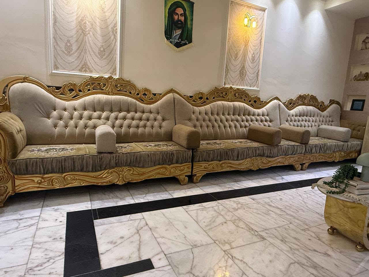 السلام عليكم يتوفر لدينا تخم للبيع للبيع كلش نظيف اي ضرر ما بي السعر مليون وبي مجال العنوان بغداد حي الجهاد قرب السوق العدد ست مقاعد سعر كلش مناسب الاستفسار او الاتصال على الرقم واتساب***********
