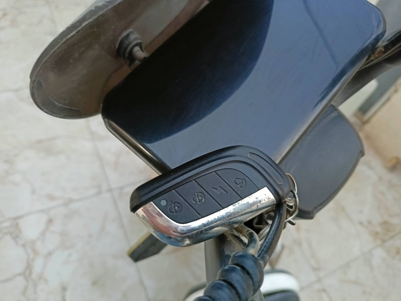السلام عليكم 

دراجة شحن 5 بطاريات للبيع 
السعر 200 وبيها مجال 
واتساب  ***********
