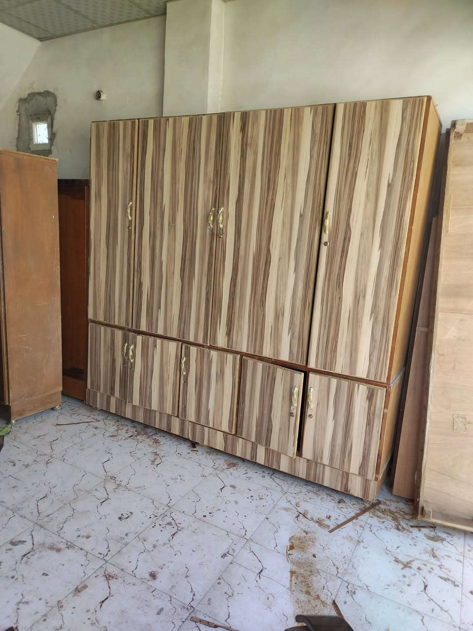 كنتور صاج ثقيل مو سوكي ضهر جرجوبة ١٢٥
كنتور سليمانية مترين ونص قطعتين ١٥٠ الف شراي اتصل مكان كركَوك
***********
